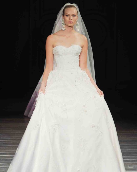 نعيم خان فساتين زفاف فخمه دانتيل