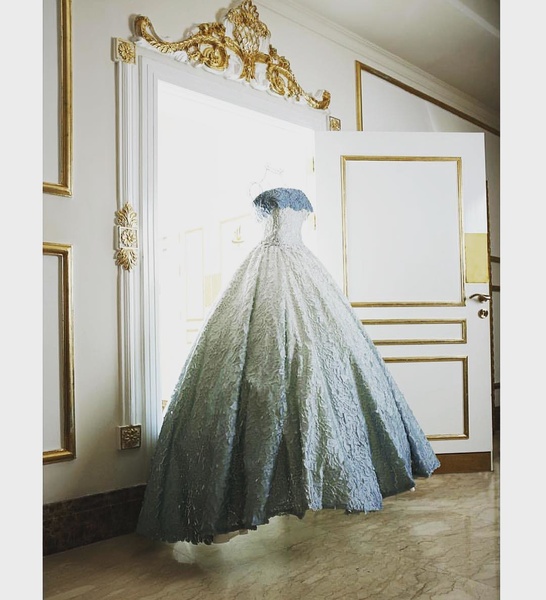 فستان زفاف فخمه مطرزة