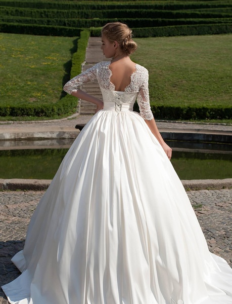 فستان زفاف دانتيل كم طويل