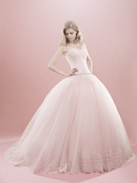 فساتين زواج ناعمه وفخمه