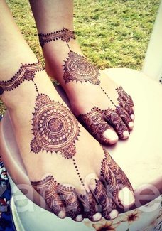 صور نقش على القدمين