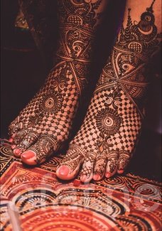 نقش هندي على القدمين