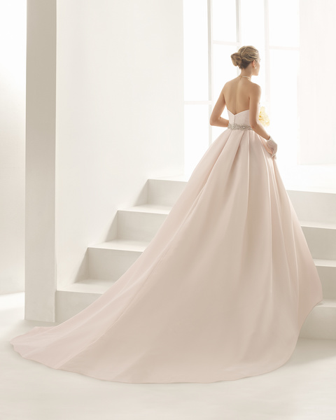 فساتين زفاف روزا كلارا في الرياض