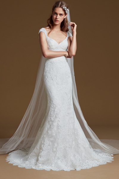 فستان زفاف من تصميم Oleg Cassini