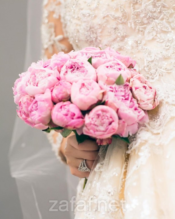 مسكة من زهور الفاوانيا