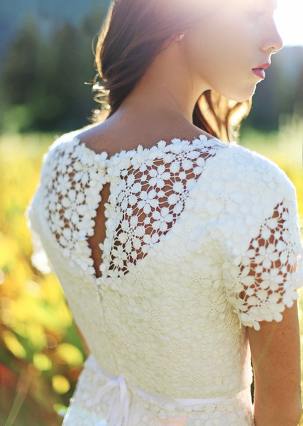 فساتين دانتيل كم قصير