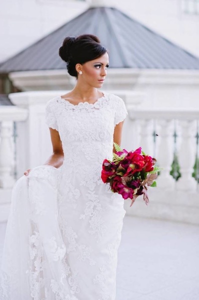 فساتين زفاف دانتيل كم قصير