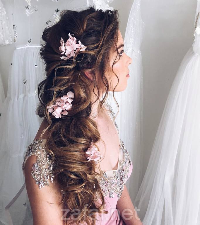 تسريحة الضفيرة الجانبية