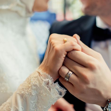 في زفاف.نت نحن نجمع بين العرسان ومزودي خدمات الزفاف منذ عام 2015. أكثر من 250.000 عروس وعريس شهرياً و 13.000 مزود خدمة يجتمعون في زفاف.نت.